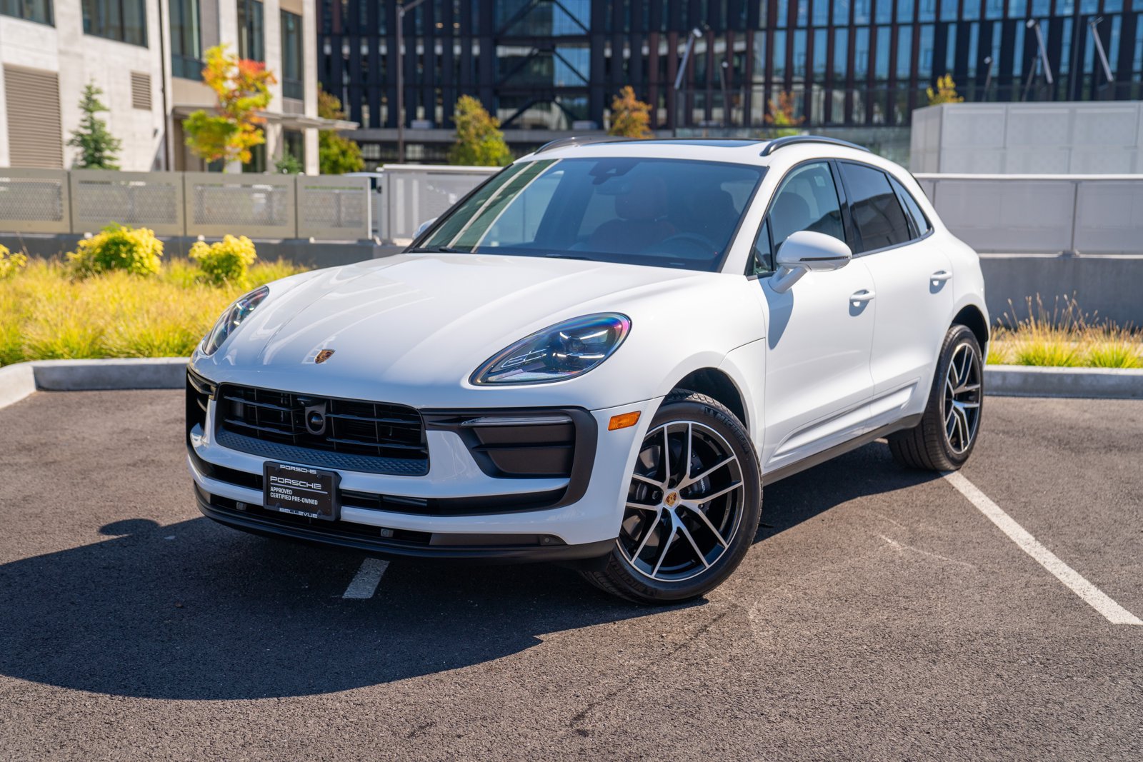 Certified 2026 Porsche Macan AWD/4WD image 1