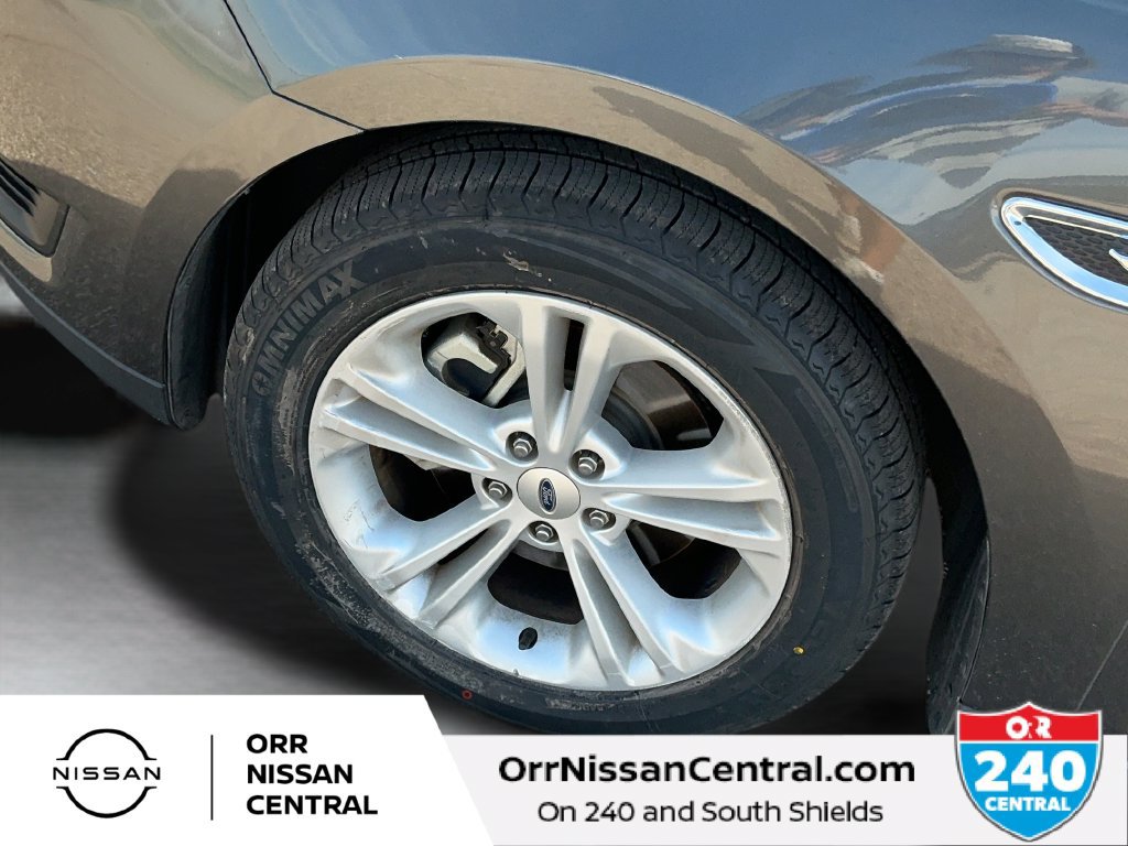 Used 2017 Ford Taurus SE FWD image 9
