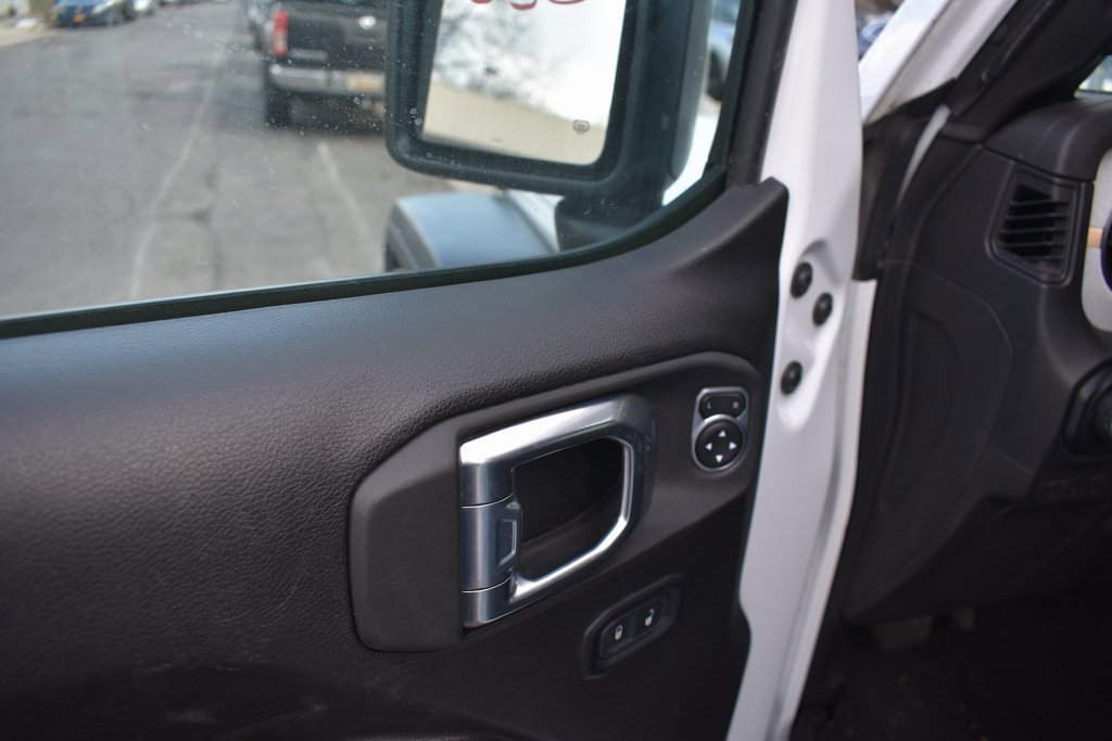 Used 2025 Jeep Wrangler Sport S image 13