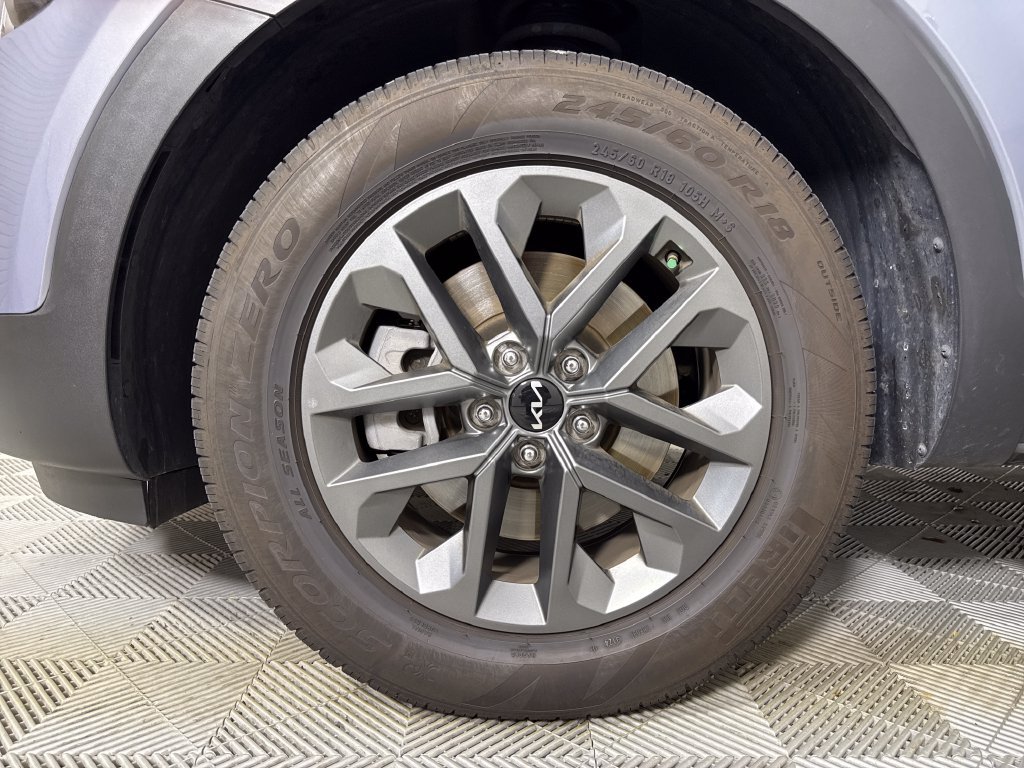 Used 2025 Kia Telluride LX FWD image 24