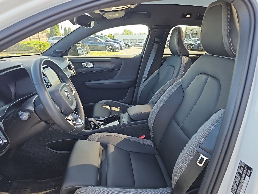 Used 2023 Volvo C40 P8 Recharge Plus w/ Climate Package AWD/4WD image 3