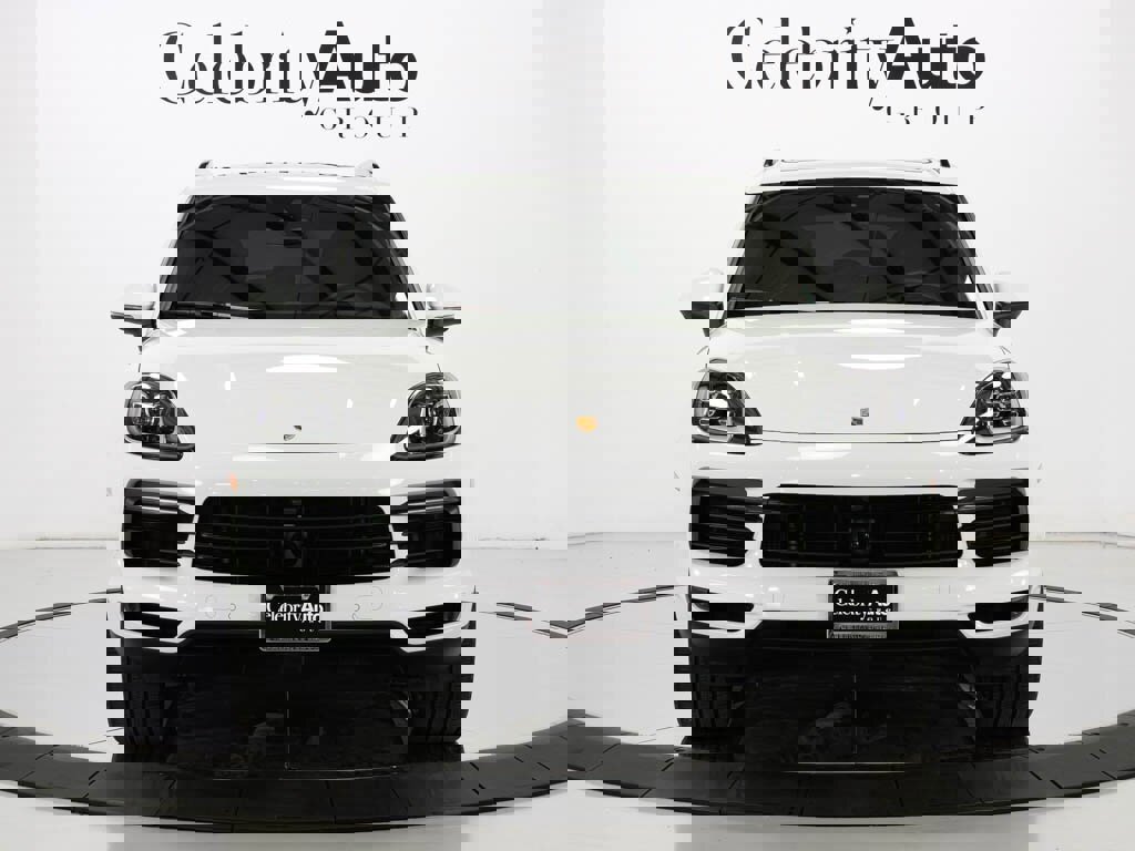 Used 2023 Porsche Cayenne Platinum Edition image 2