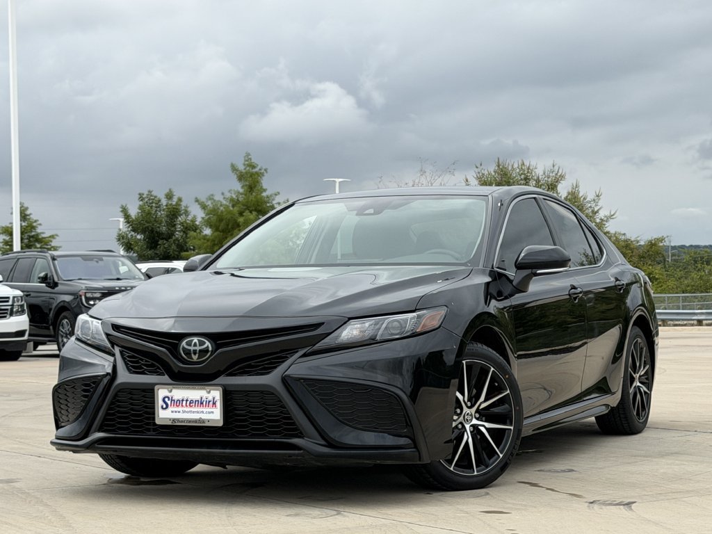 Used 2023 Toyota Camry SE FWD image 2
