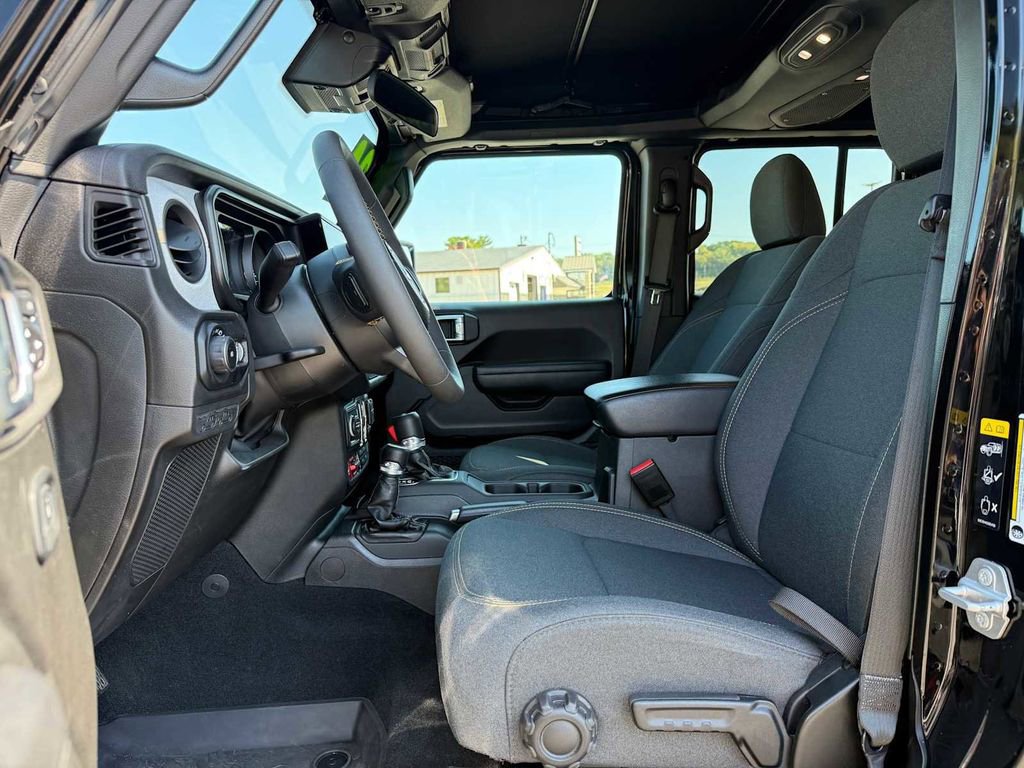 Used 2024 Jeep Wrangler Willys image 17
