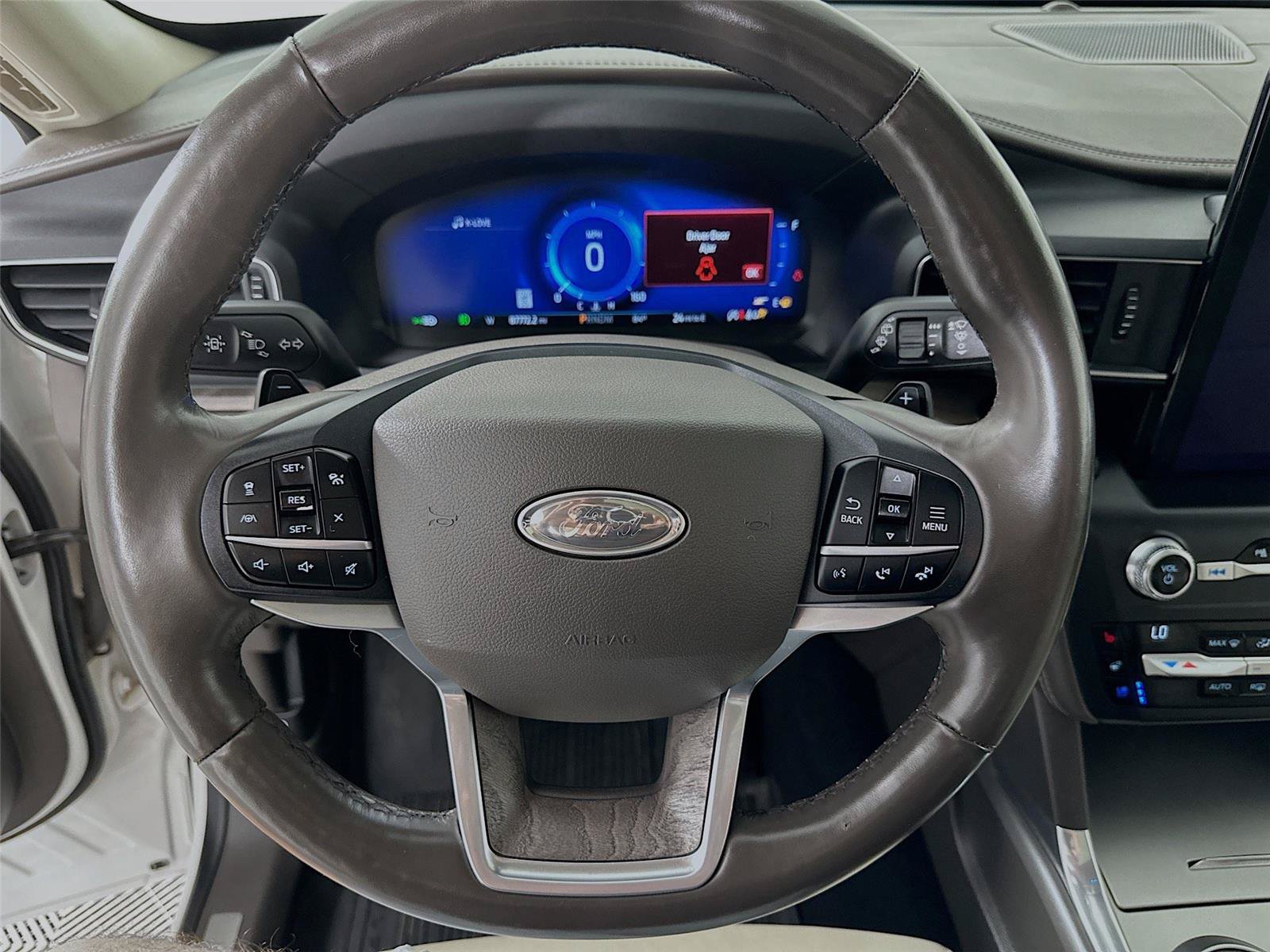 Used 2020 Ford Explorer Platinum w/ Premium Technology Package AWD/4WD image 19