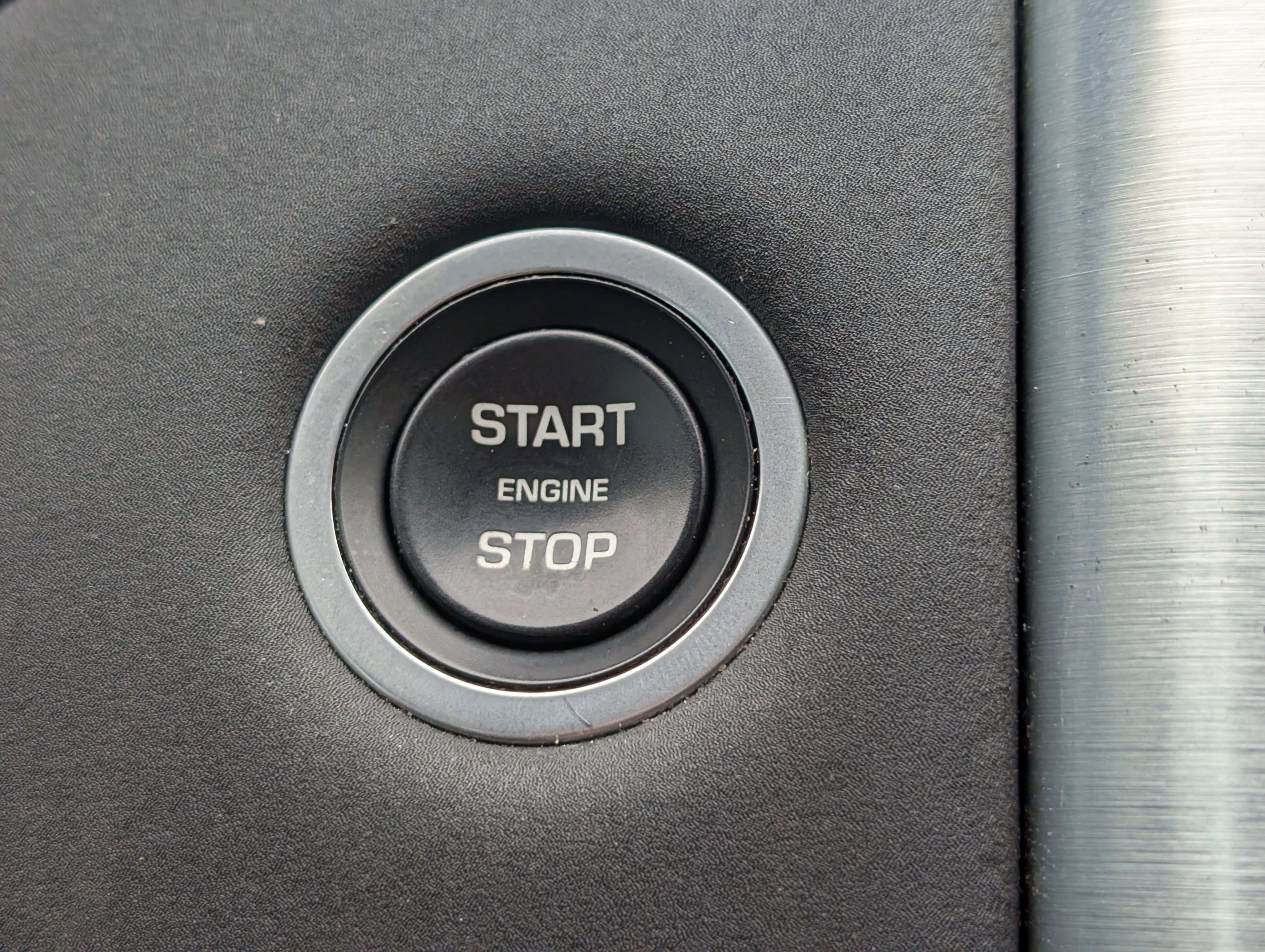 Used 2020 Land Rover Discovery HSE image 28