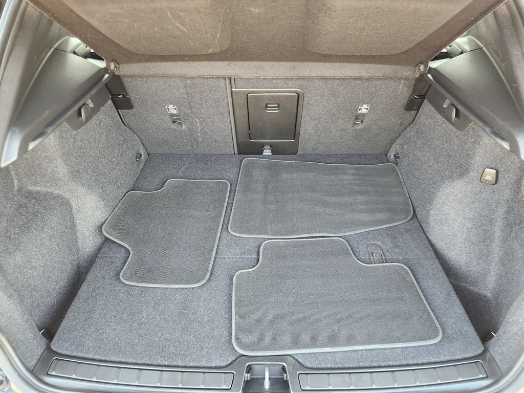 Certified 2025 Volvo XC40 B5 Plus AWD/4WD image 14