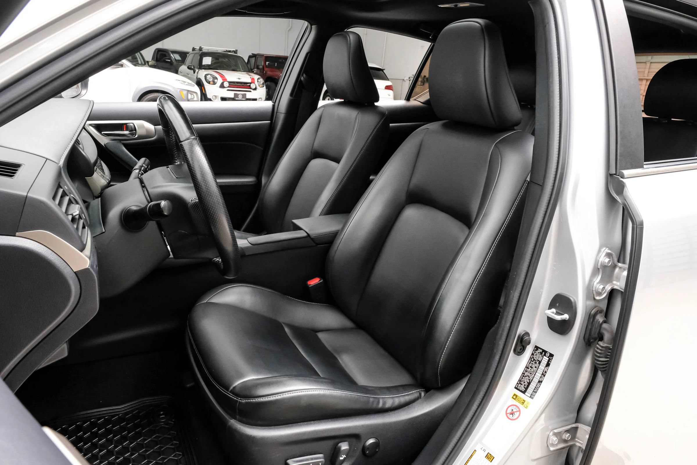Used 2016 Lexus CT 200h w/ Navigation Package FWD image 33