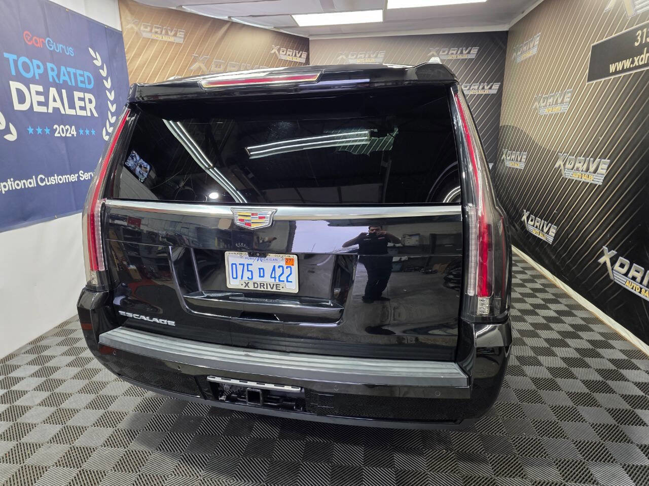 Used 2018 Cadillac Escalade ESV Luxury AWD/4WD image 16
