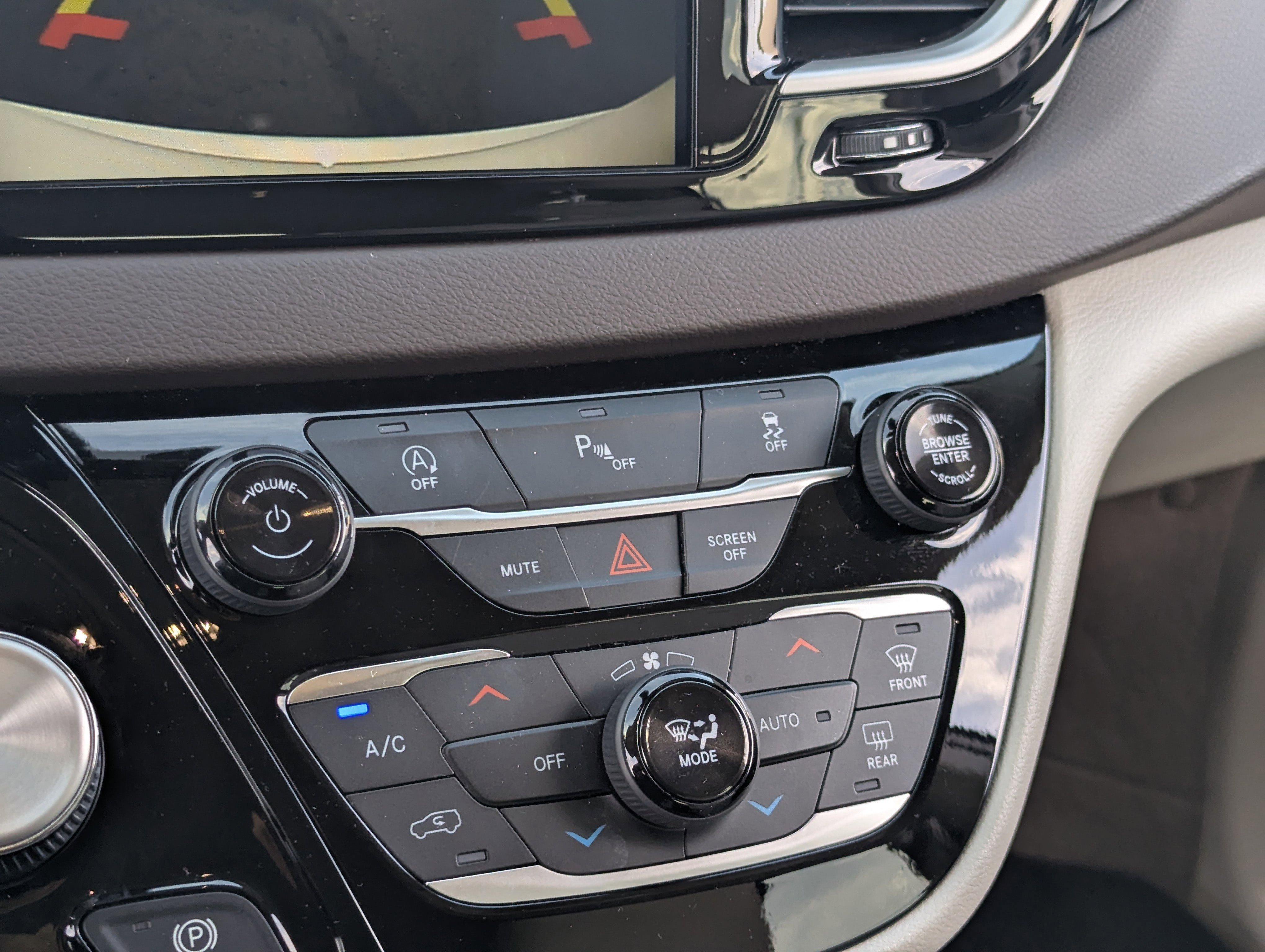 Used 2020 Chrysler Pacifica Touring-L Plus image 23