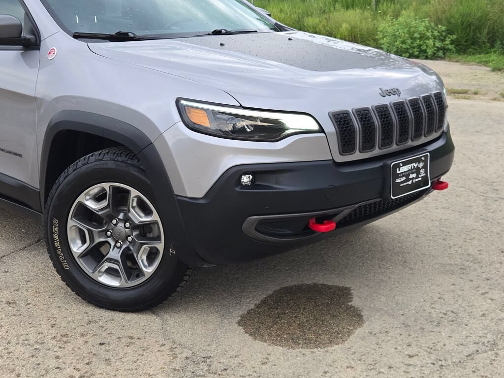 Used 2019 Jeep Cherokee Trailhawk AWD/4WD image 2
