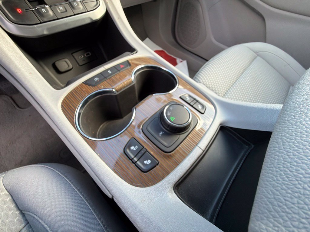 Used 2023 GMC Acadia SLE w/ Driver Convenience Package FWD image 31