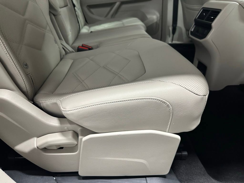 Used 2025 Volkswagen Atlas SE AWD/4WD image 53