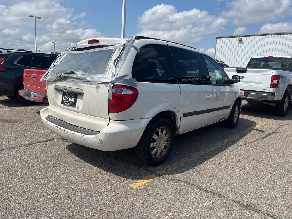 Used 2006 Chrysler Town & Country w/ Popular Equipment Group I FWD image 12