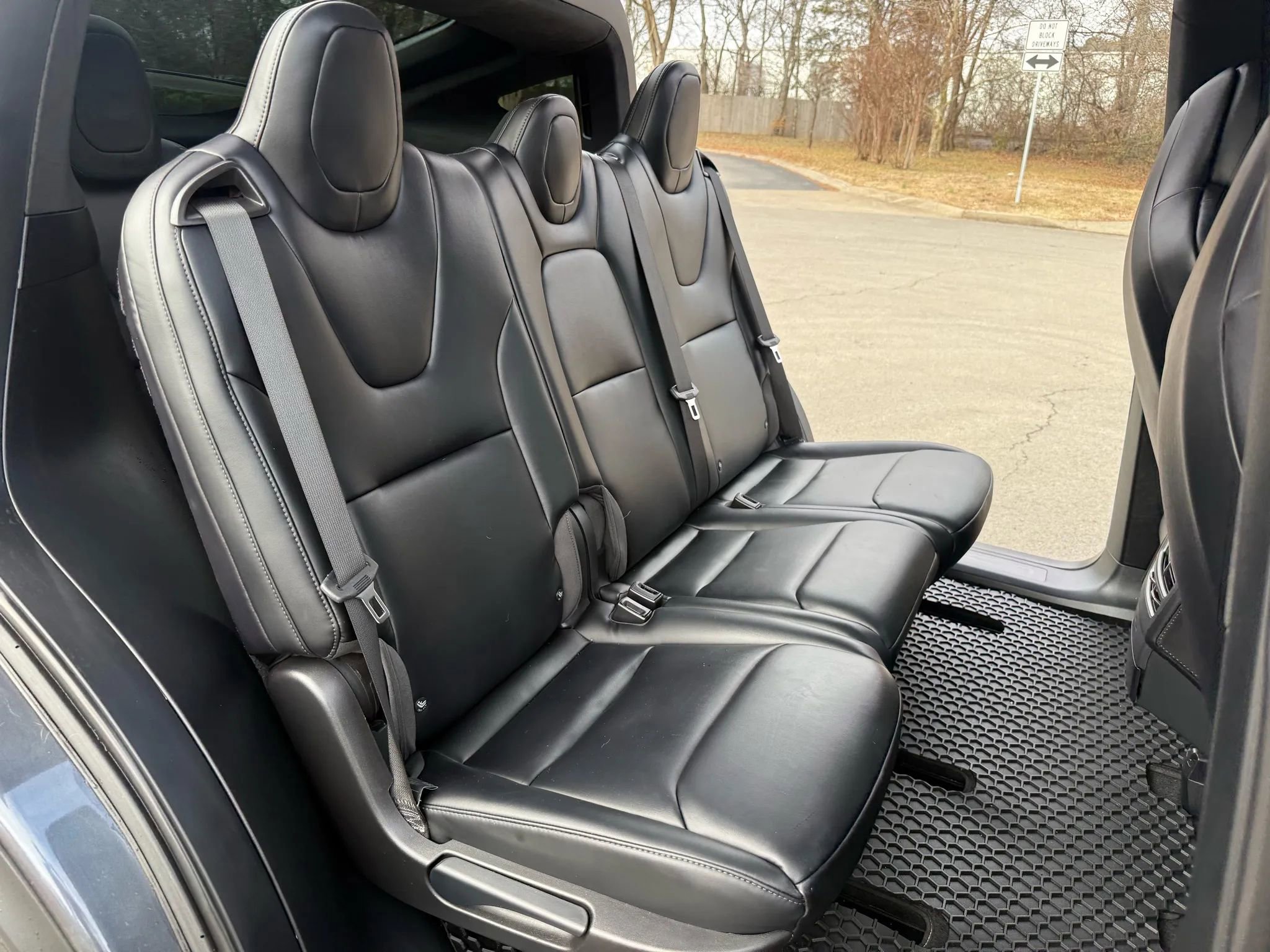 Used 2018 Tesla Model X 75D image 3