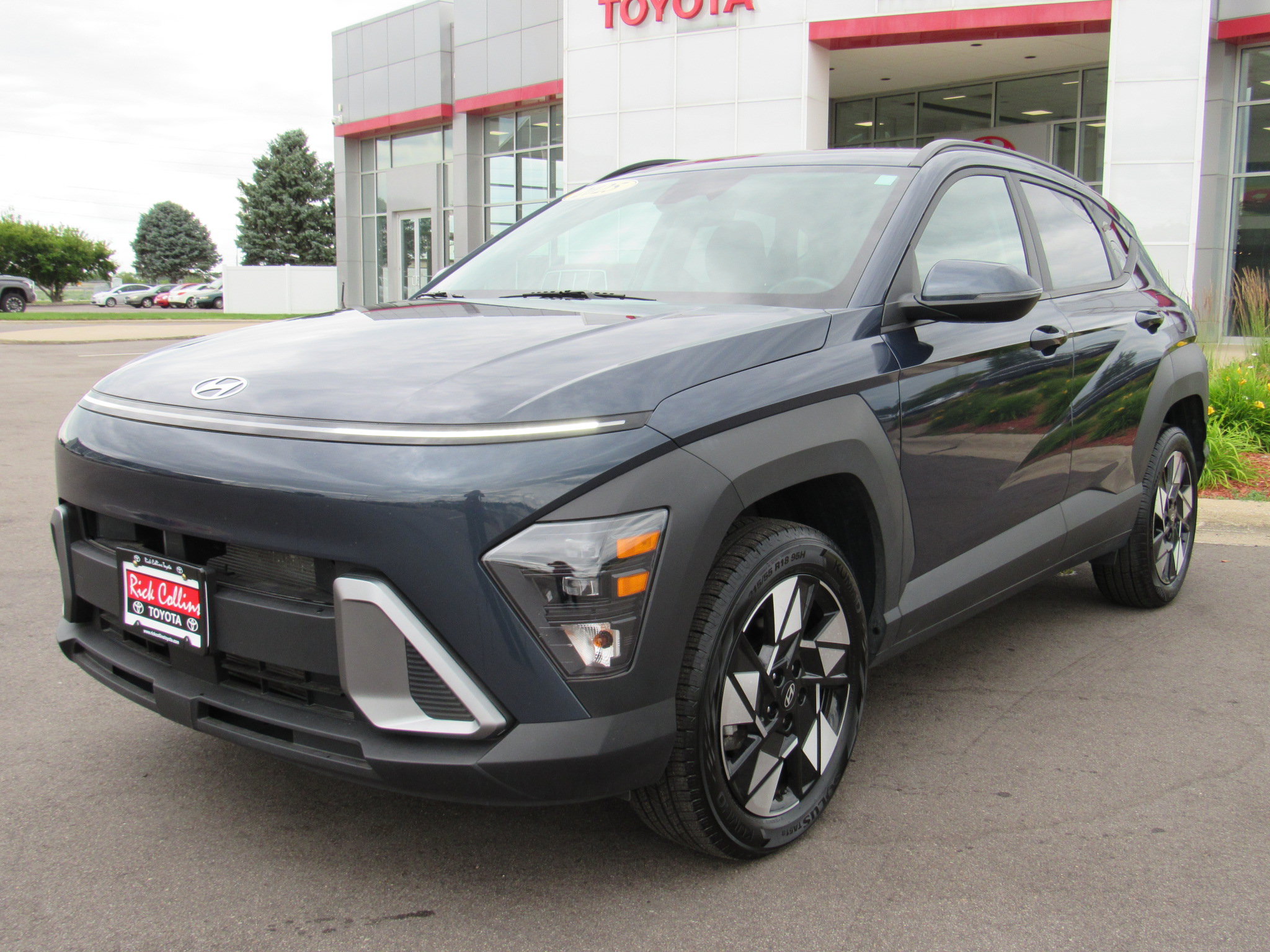 Used 2025 Hyundai Kona SEL AWD/4WD image 2
