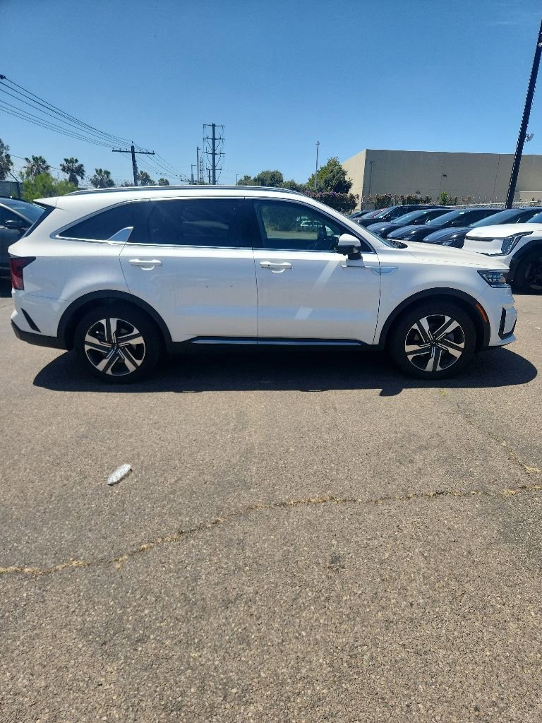 Certified 2023 Kia Sorento SX Prestige w/ Panoramic Sunroof Package AWD/4WD image 17