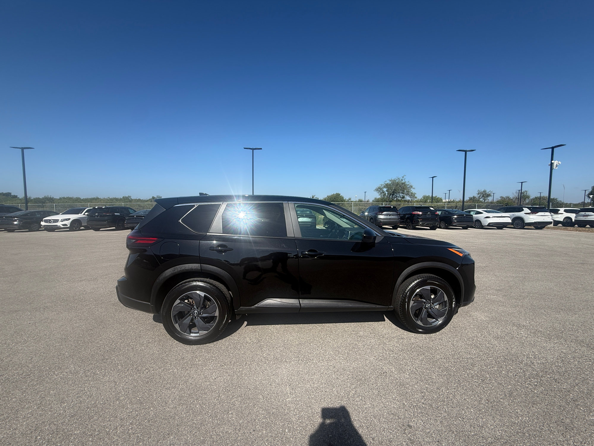 Used 2024 Nissan Rogue SV FWD image 13