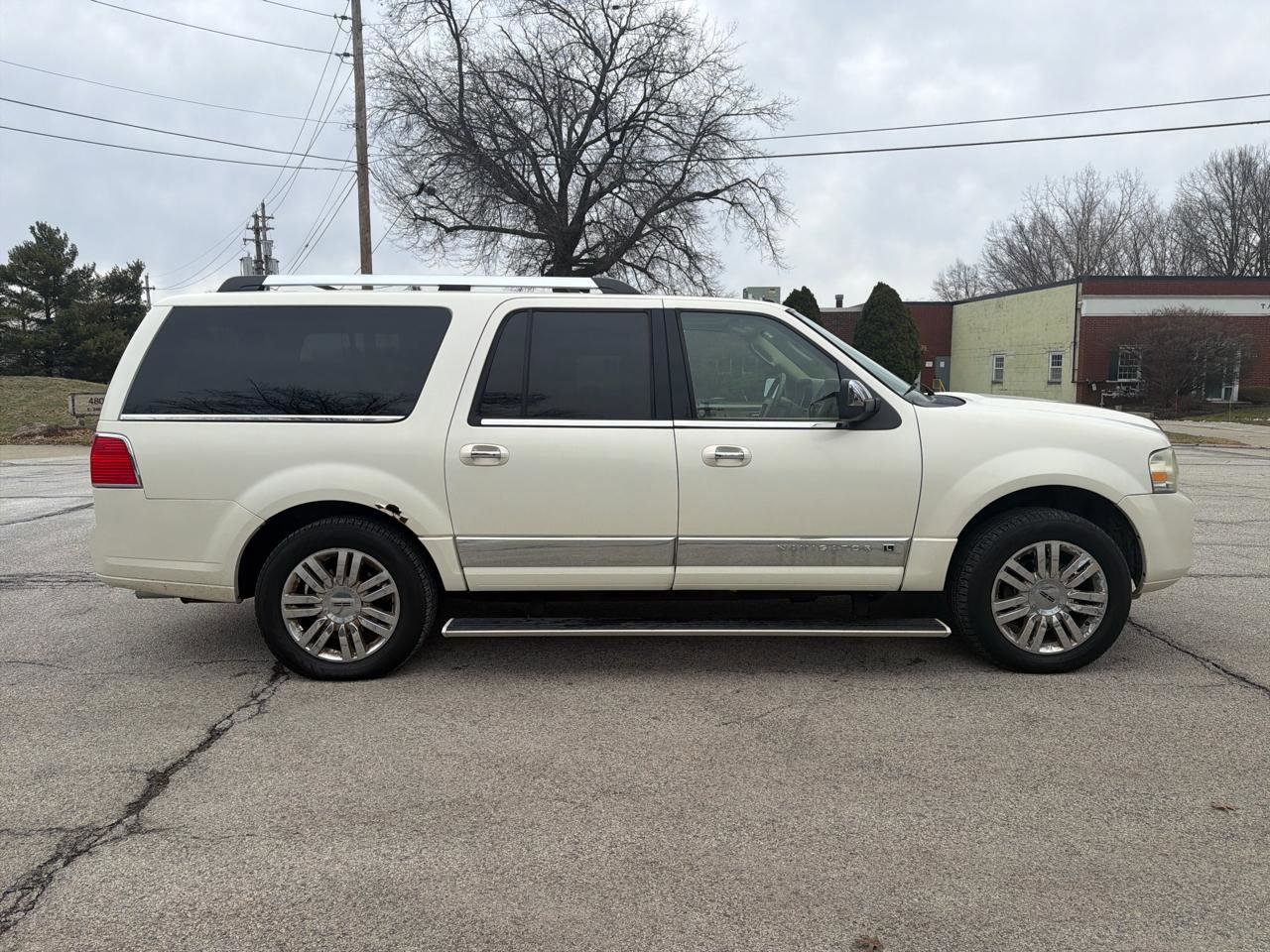 Used 2008 Lincoln Navigator L 4WD image 4