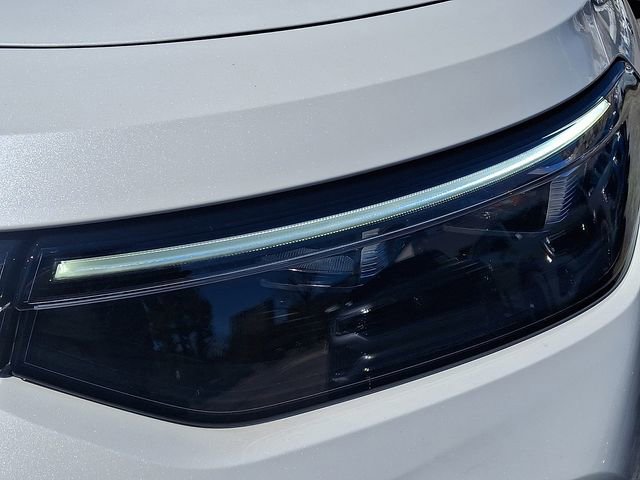 Certified 2025 Volkswagen Tiguan SE R-Line image 9