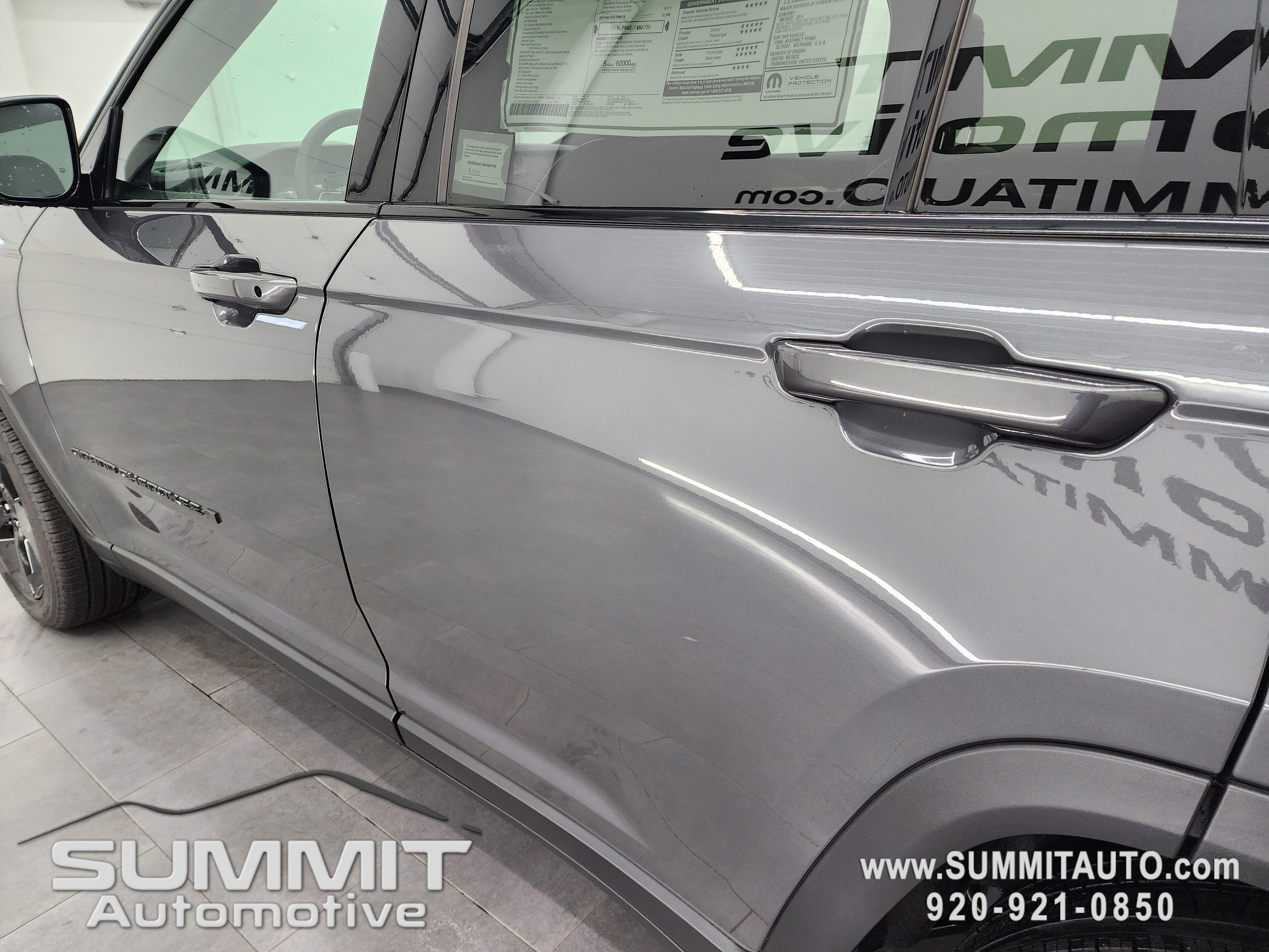 New 2025 Jeep Grand Cherokee Limited w/ Black Appearance Package image 32