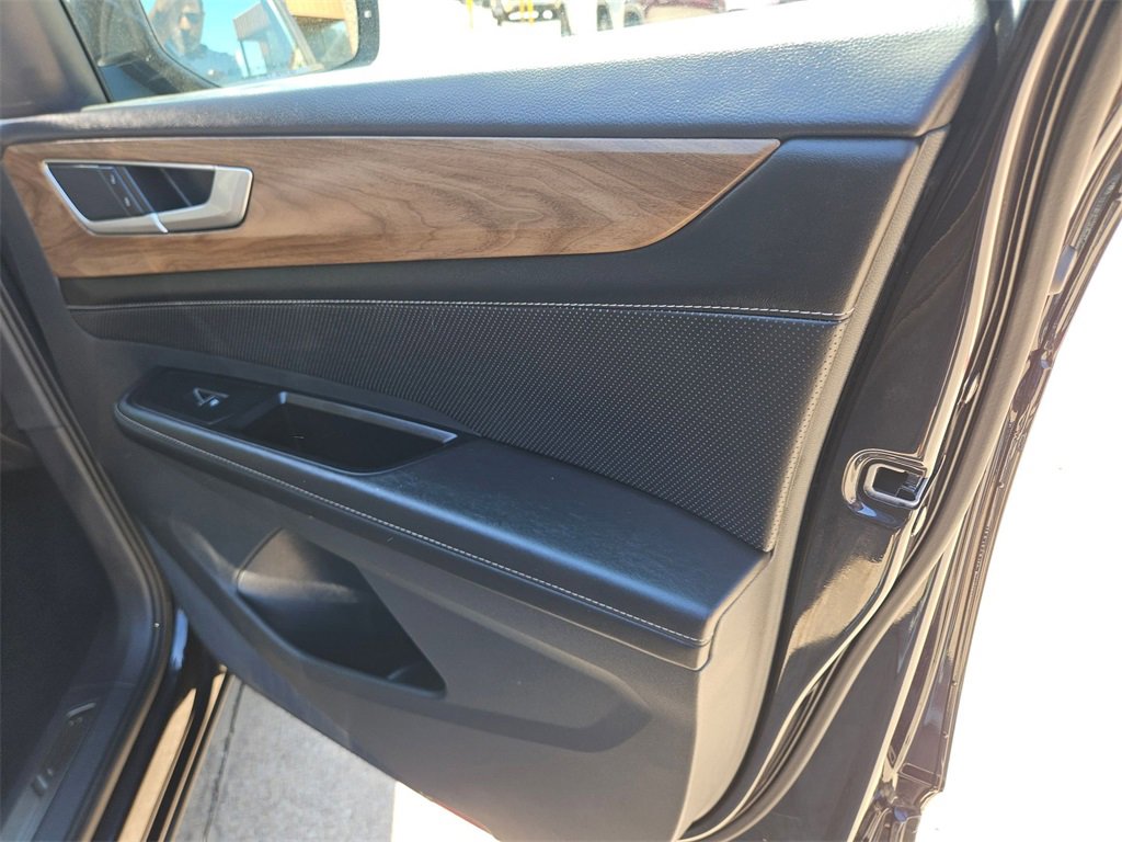 Used 2025 Volkswagen Atlas SE image 30