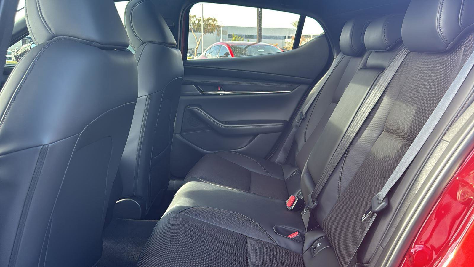 New 2026 MAZDA MAZDA3 Hatchback w/Premium Plus Pkg image 23