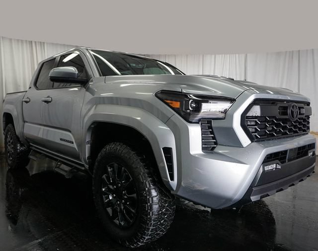 Used 2025 Toyota Tacoma TRD Sport AWD/4WD image 2