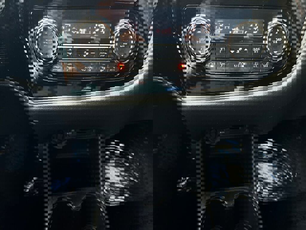 Used 2015 Mitsubishi Outlander GT image 17