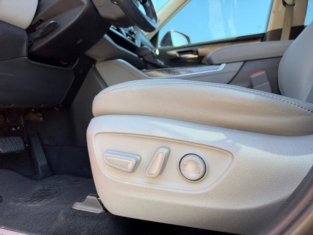 Used 2021 Toyota Highlander Limited FWD image 22