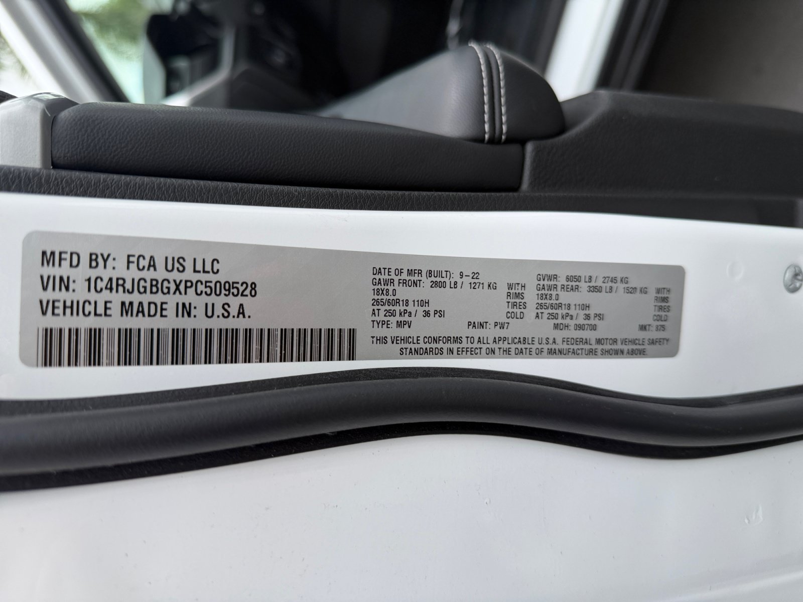 Used 2023 Jeep Grand Cherokee Limited w/ Luxury Tech Group II RWD image 19