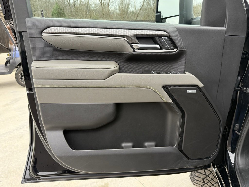 Used 2025 Chevrolet Silverado 2500 ZR2 w/ Technology Package image 23