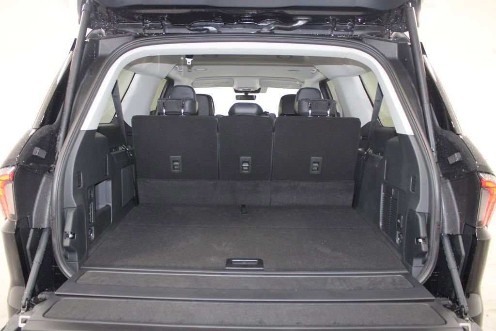 New 2026 Lincoln Navigator L Premier AWD/4WD image 16