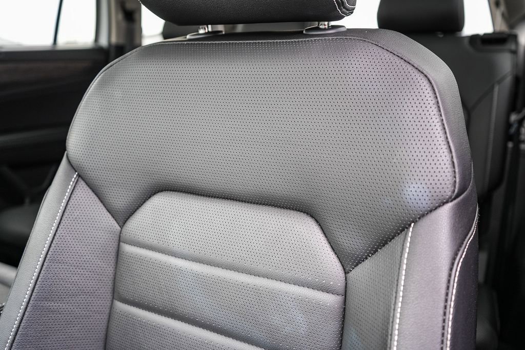 Used 2025 Volkswagen Atlas SEL AWD/4WD image 26