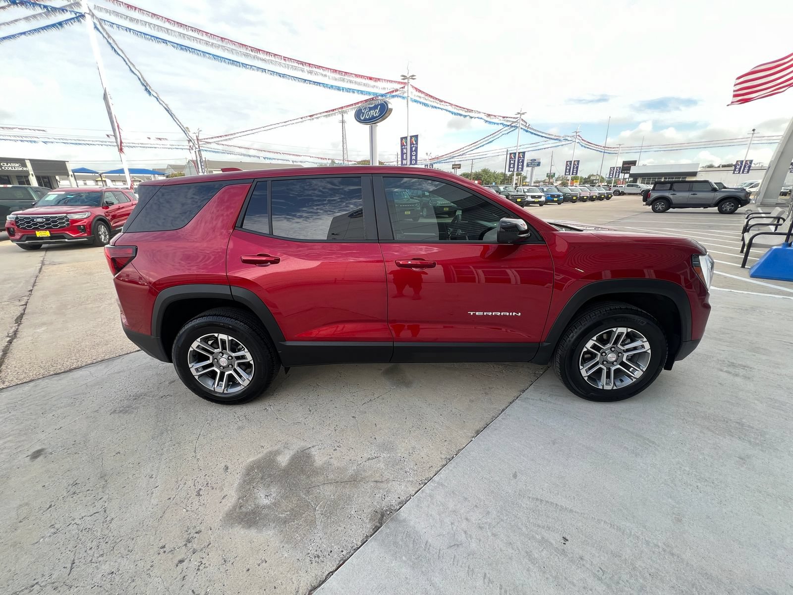 Used 2026 GMC Terrain Elevation w/ Technology Package II FWD image 2