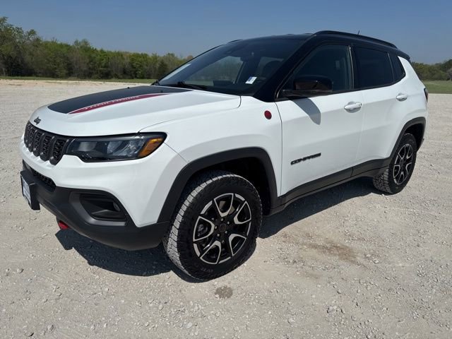 Used 2025 Jeep Compass Trailhawk AWD/4WD image 1