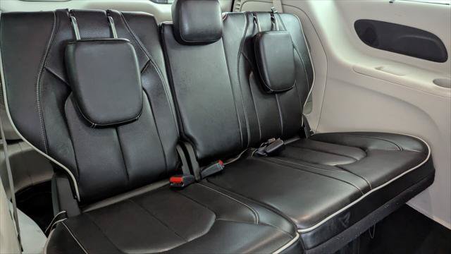 Used 2023 Chrysler Pacifica Limited FWD image 19