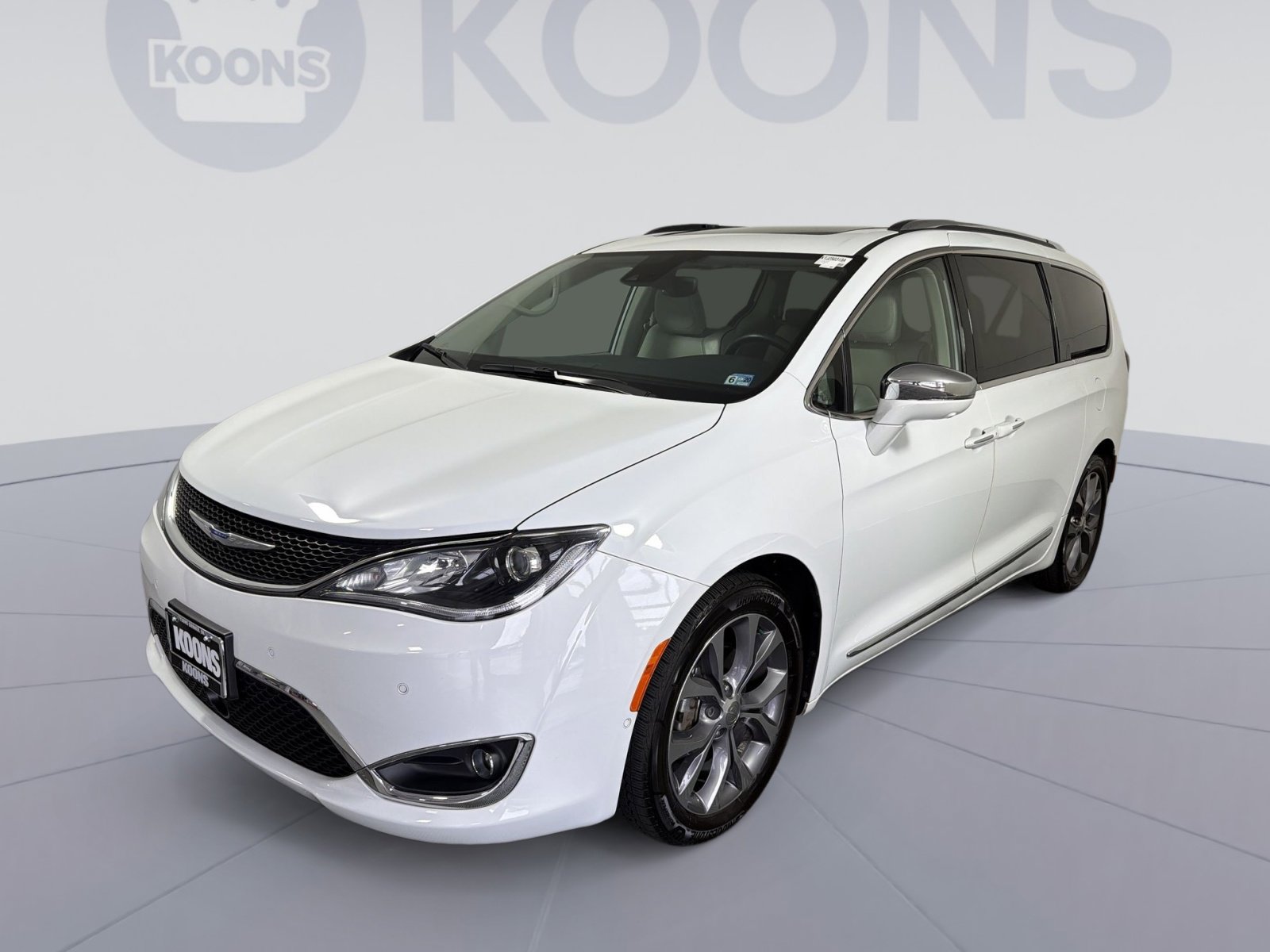 Used 2019 Chrysler Pacifica Limited w/ Tire & Wheel Group