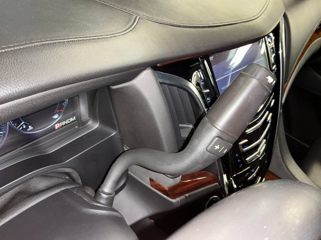 Used 2015 Cadillac Escalade Luxury AWD/4WD image 25