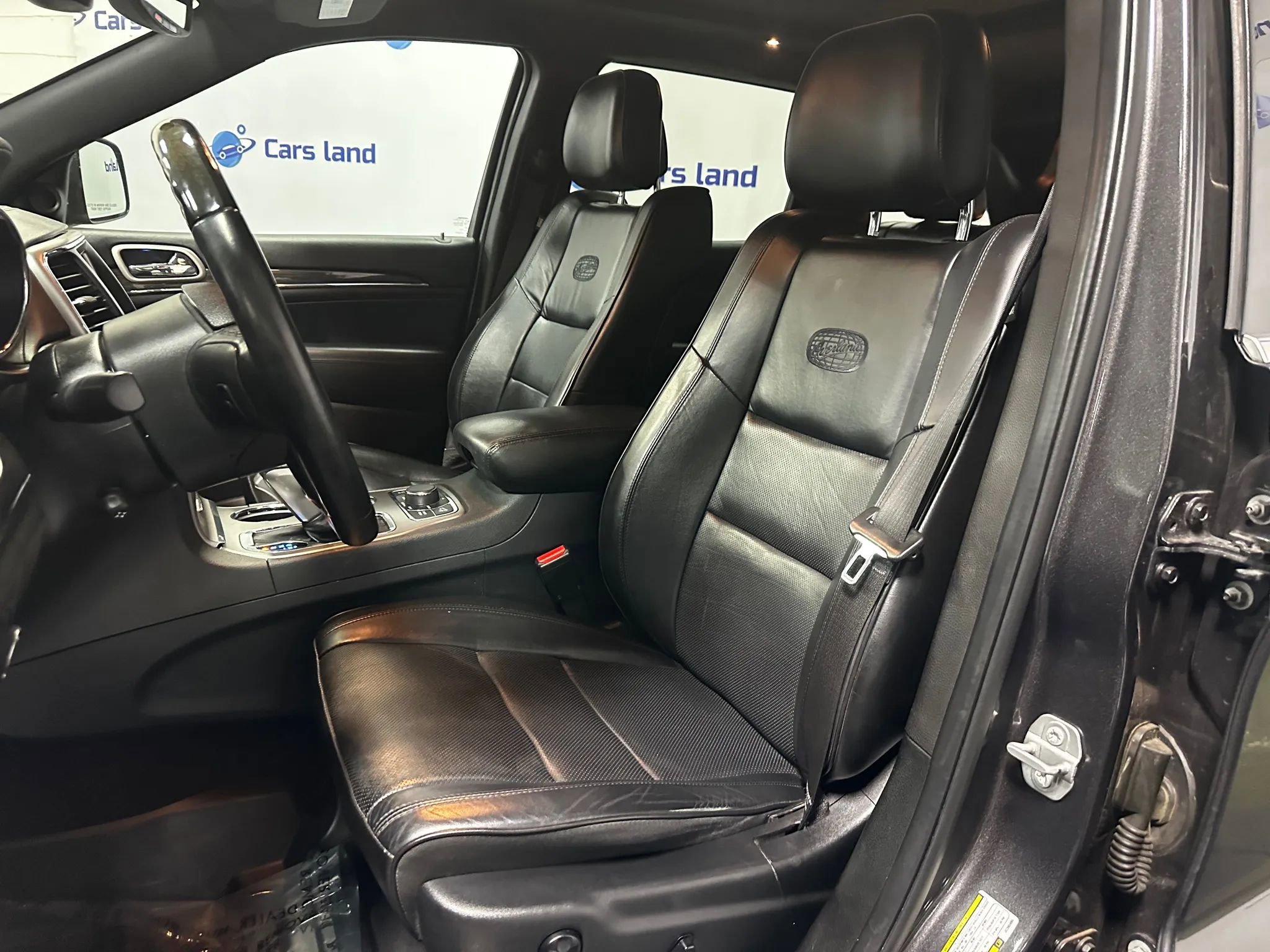 Used 2018 Jeep Grand Cherokee Overland image 10