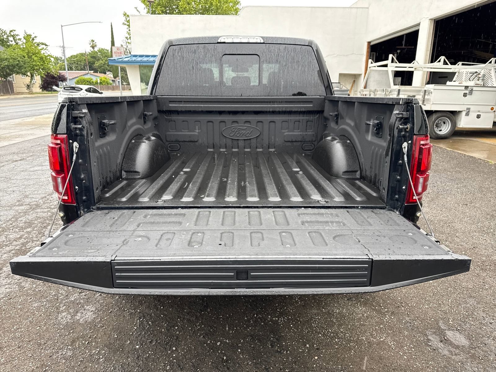 Used 2017 Ford F150 Raptor w/ Equipment Group 802A Luxury AWD/4WD image 23