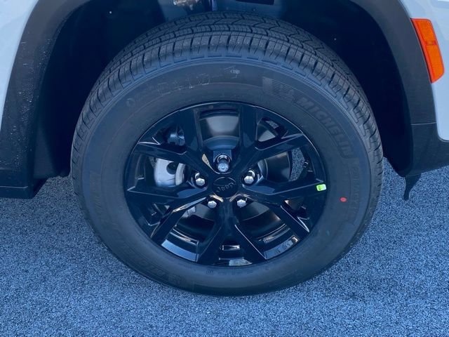 New 2025 Jeep Grand Cherokee Altitude AWD/4WD image 11