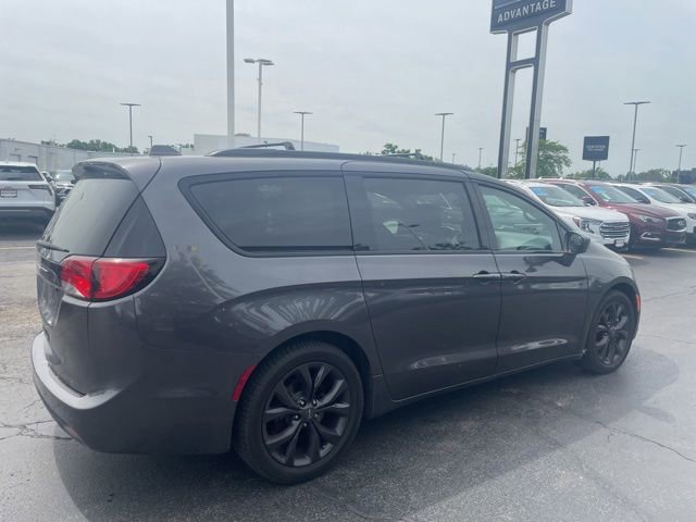 Used 2019 Chrysler Pacifica Touring-L Plus w/ Advanced Safetytec Group FWD video 2