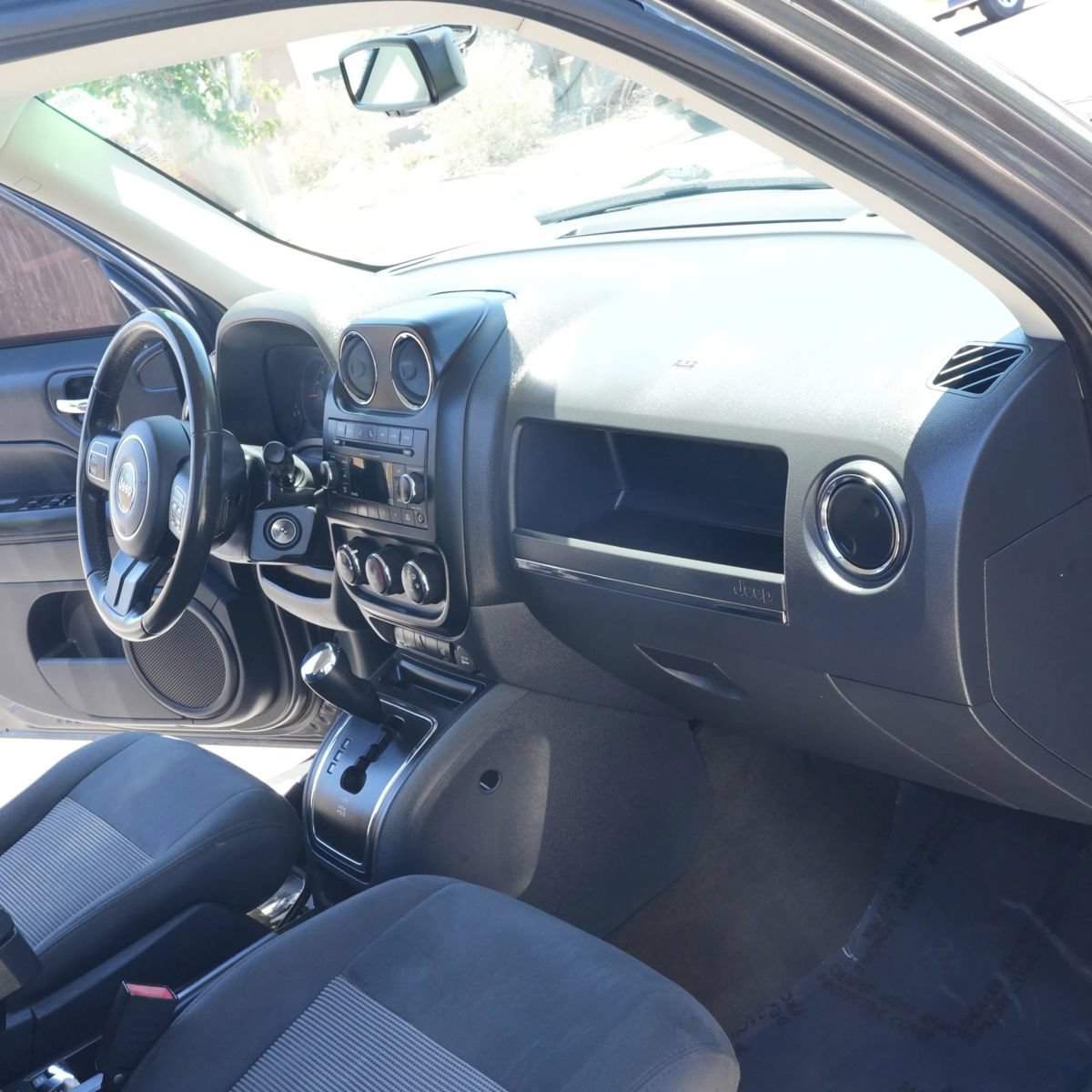 Used 2017 Jeep Patriot Latitude AWD/4WD image 15