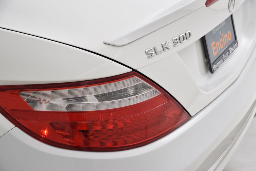 Used 2016 Mercedes-Benz SLK 300 image 13