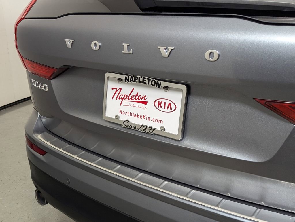 Used 2018 Volvo XC60 T6 Momentum w/ Convenience Package image 8