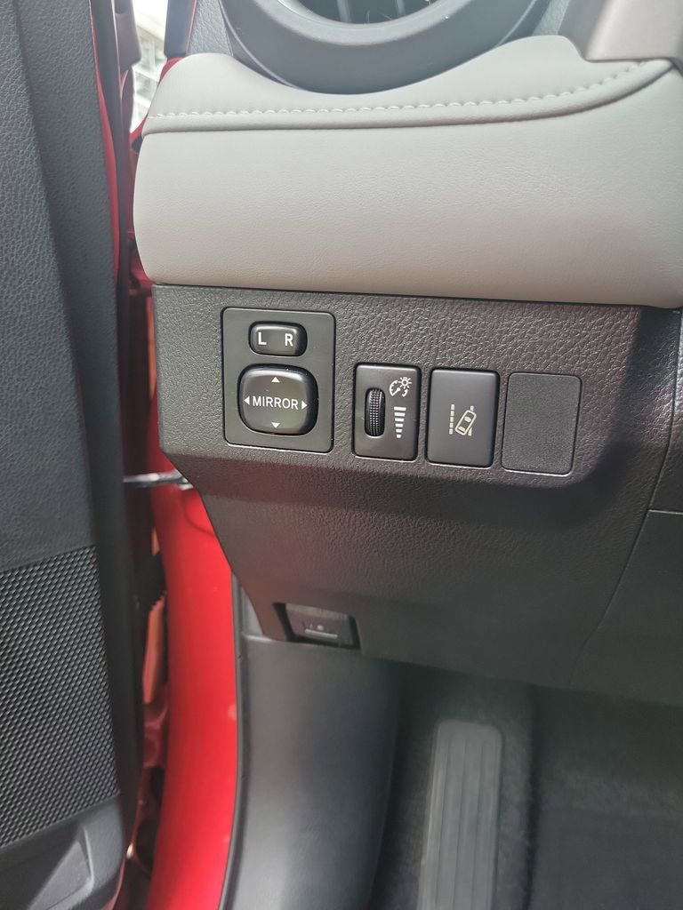 Used 2017 Toyota RAV4 XLE image 29