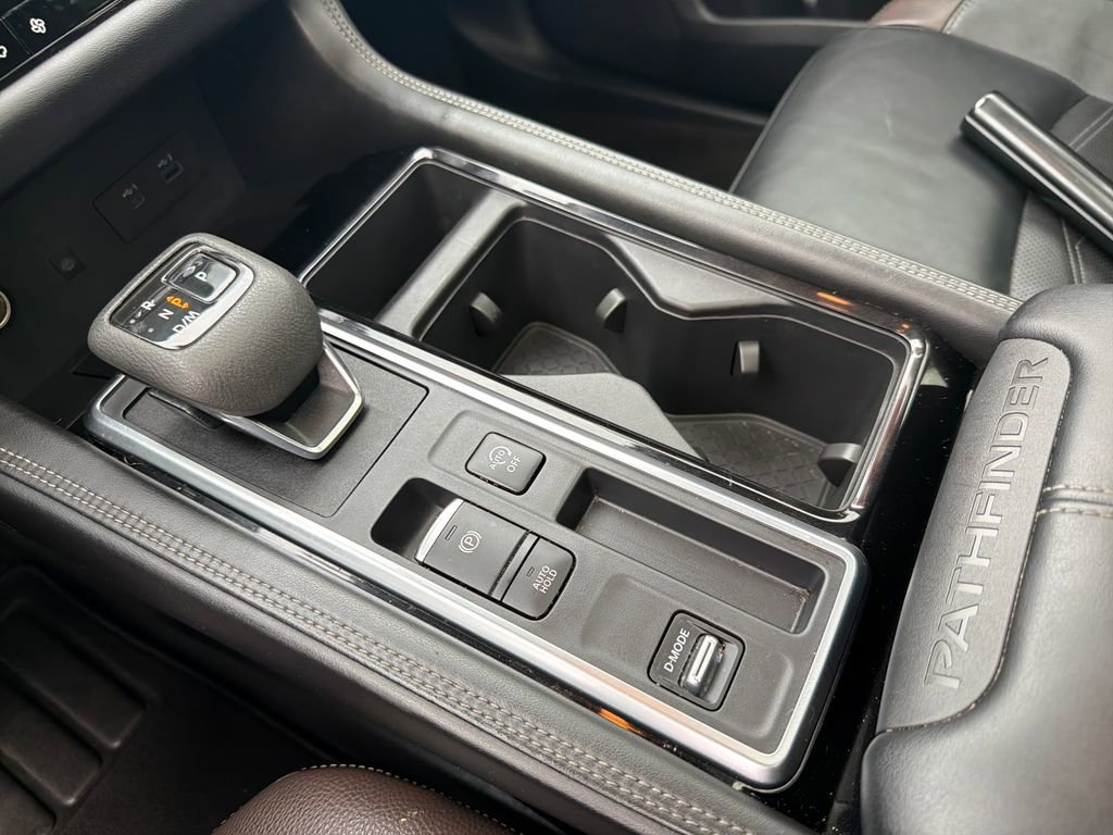 Used 2022 Nissan Pathfinder Platinum w/ Cargo Package image 41