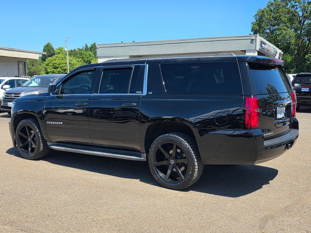 Used 2015 Chevrolet Suburban LS RWD image 30