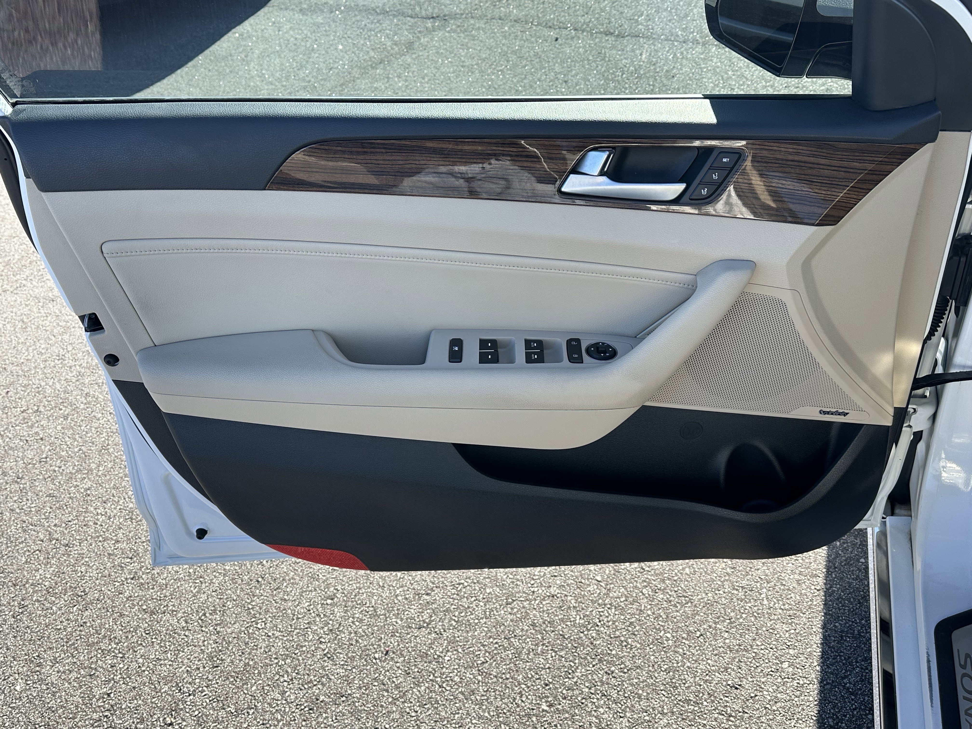 Used 2016 Hyundai Sonata Limited w/ Option Group 02 image 13